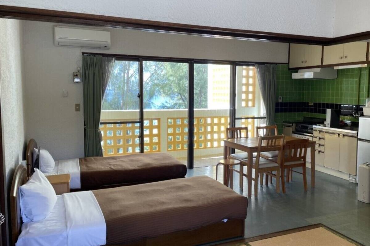 Blackout curtains, free WiFi