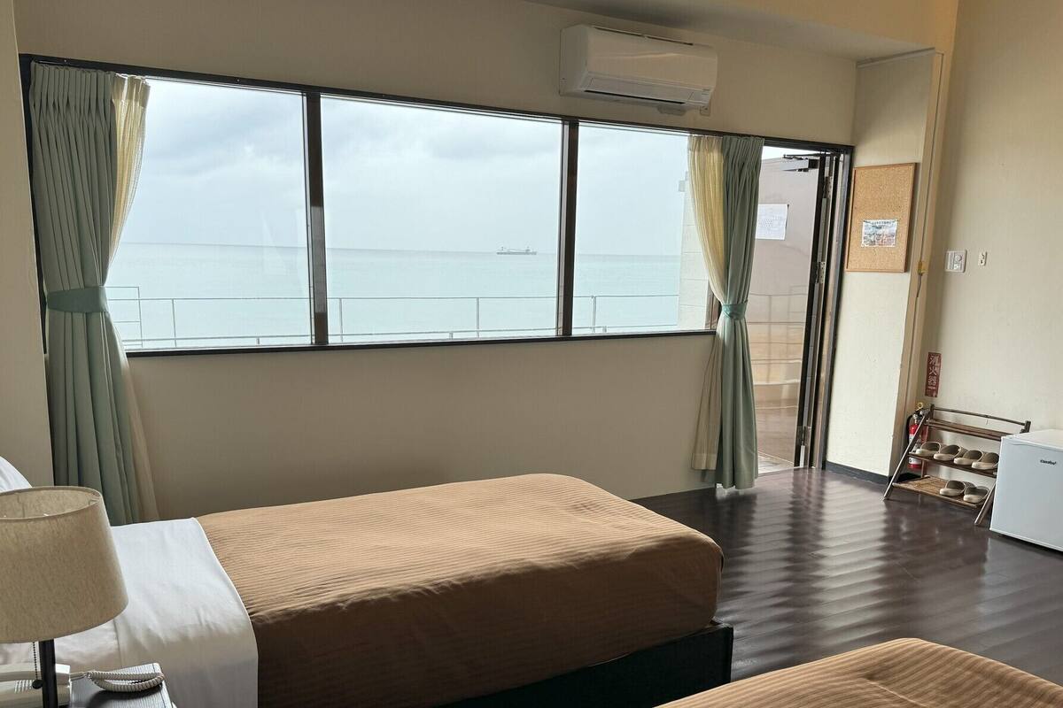 Blackout curtains, free WiFi