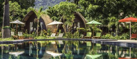 Suite (Lumbung) | Piscine extérieure