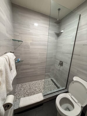 Standard King (Private Entrance) | Individually decorated, individually furnished, desk, blackout drapes - Heidi's Inn (Brewster)