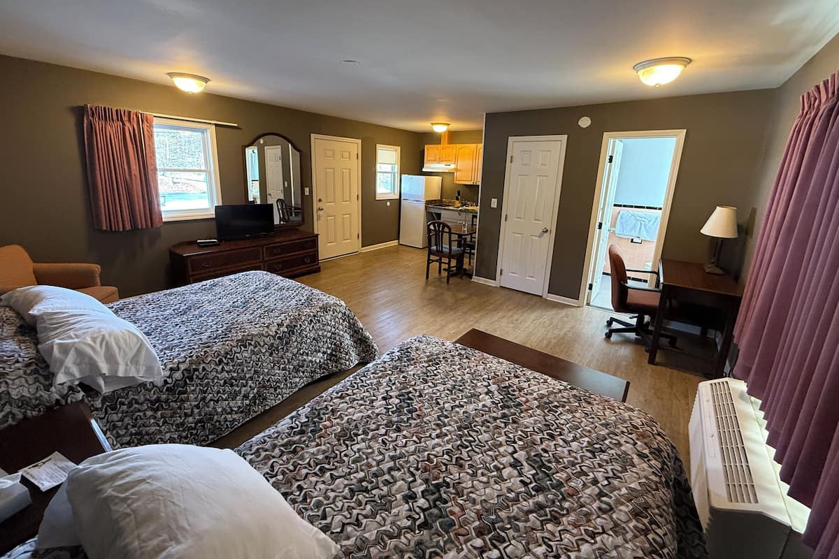Double Room, 2 Double Beds, Kitchen (Private Entrance) | Individually decorated, individually furnished, desk, blackout drapes