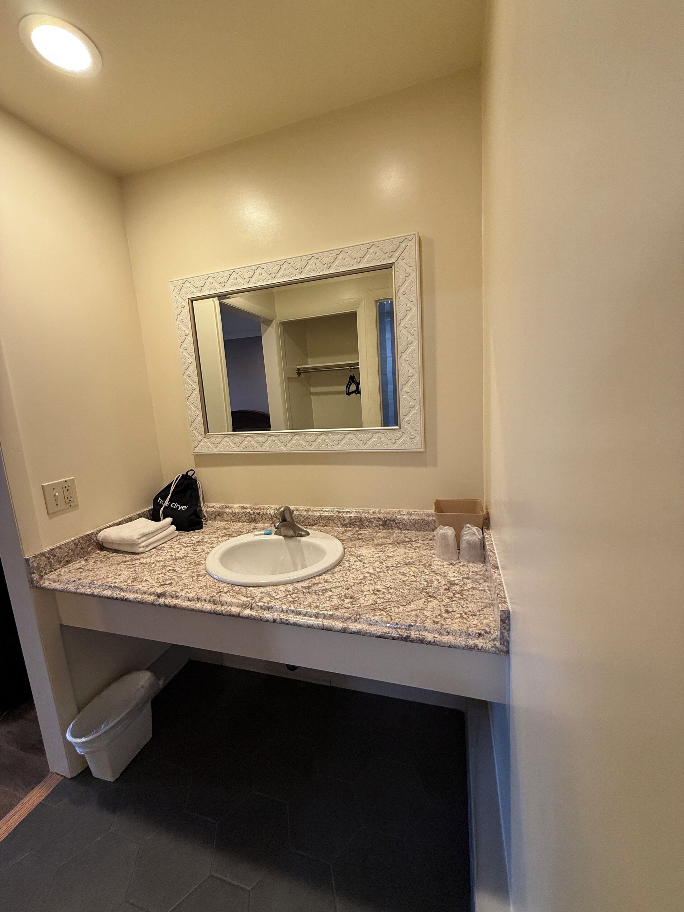 standard king (private entrance) | individually decorated, individually furnished, desk, blackout curtains