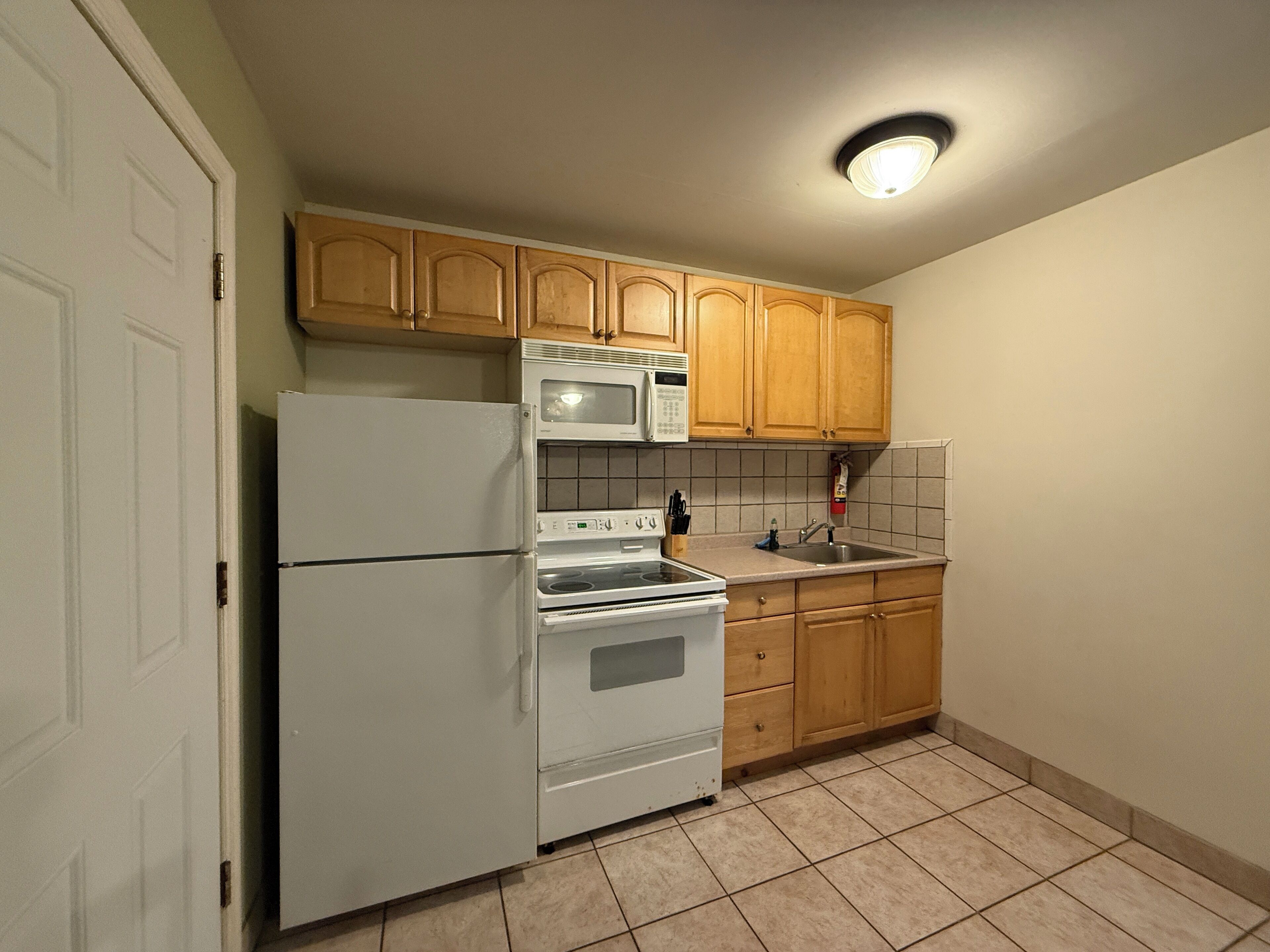 king room with kitchen (private entrance) | individually decorated, individually furnished, desk, blackout curtains