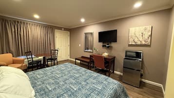 Quarto solteiro standard, 1 cama King, vista para a montanha | Individualmente decorados, individualmente mobiliados, escrivaninha