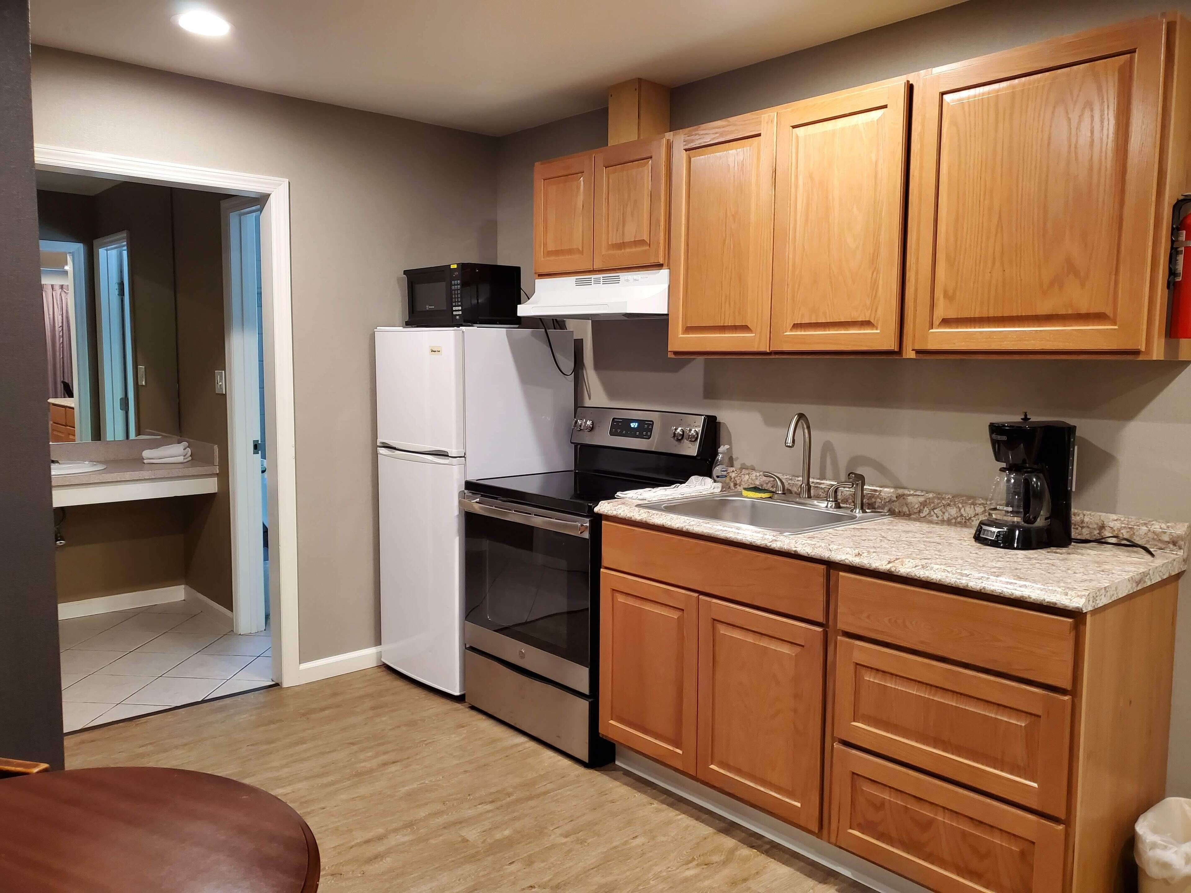 king room with kitchen (private entrance) | individually decorated, individually furnished, desk, blackout curtains