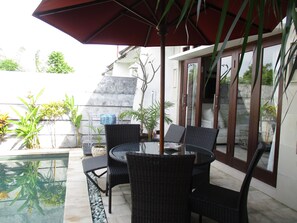 Outdoor dining - Villa Dencarik (Banjar)