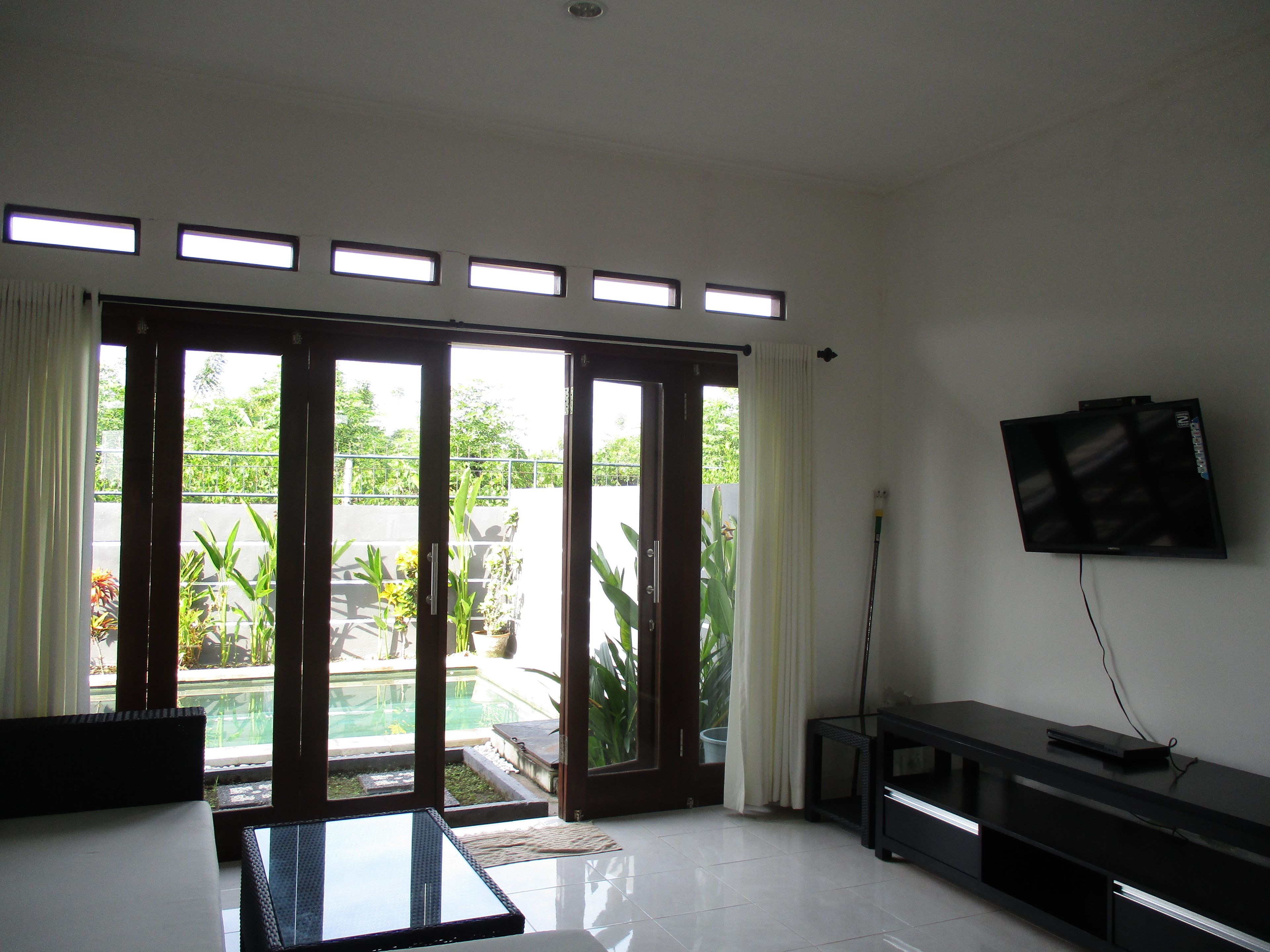 TV LCD, pemain DVD 