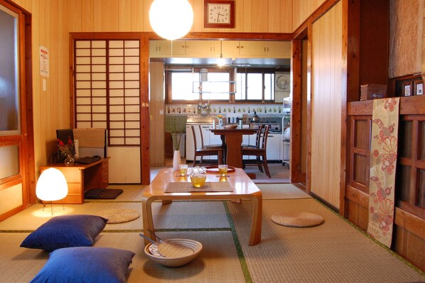 Traditional Okinawa-Style Room | Private kitchen - Garden House (Motobu)