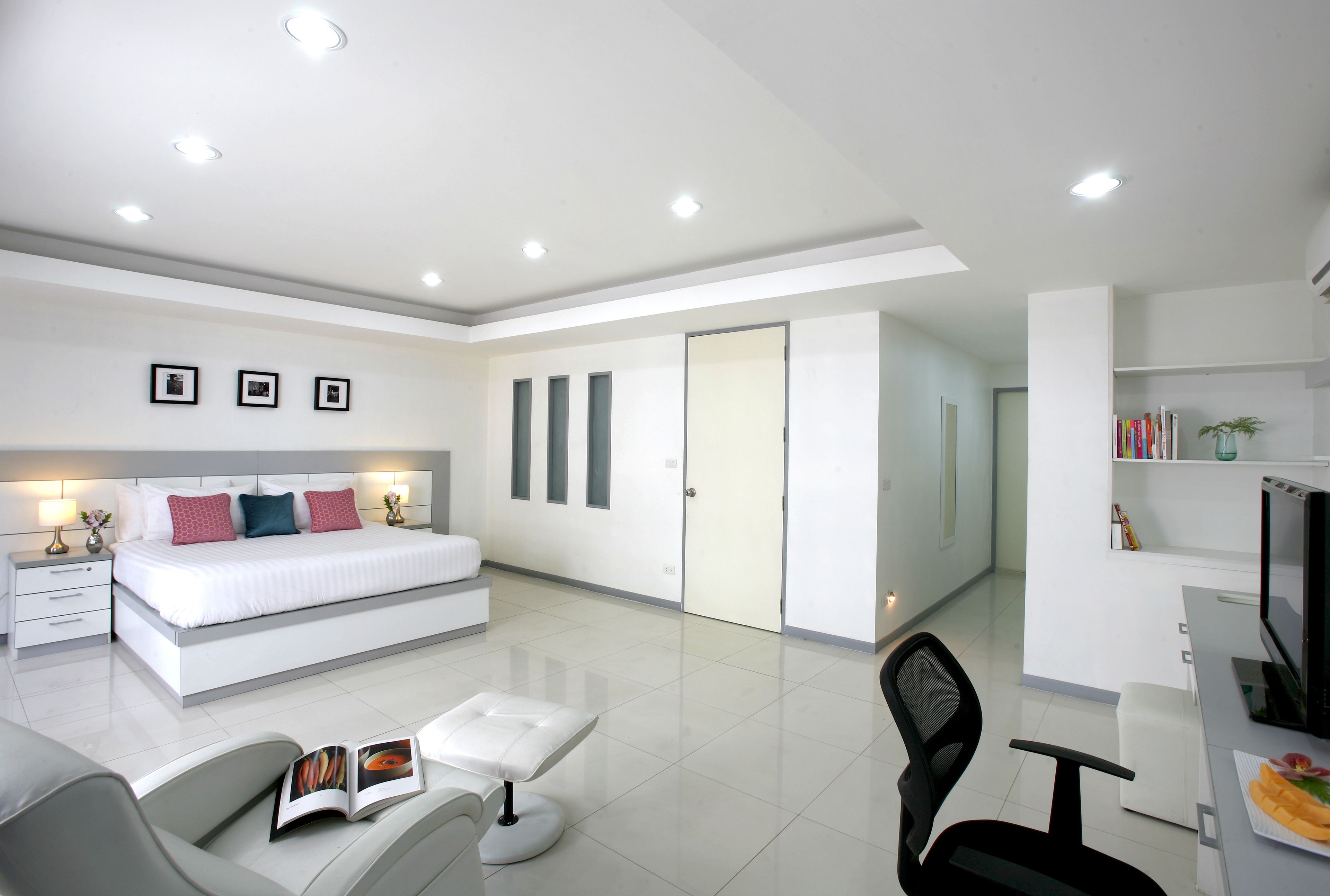 Executive Room | 1 bedroom, desk, blackout curtains, rollaway beds