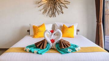 2 Bed Suite Pool Access | In-room safe, desk, soundproofing, WiFi (free)