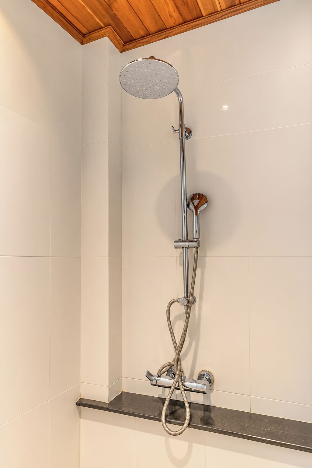 Shower kamar mandi