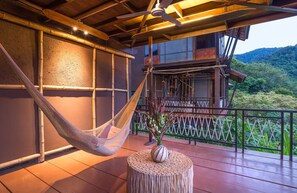 Suite with Garden View | Living area