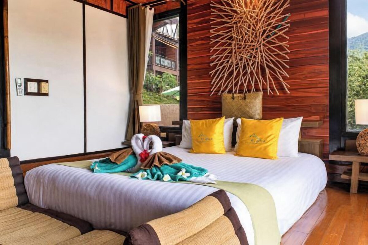 In-room safe, desk, soundproofing, WiFi (free)
