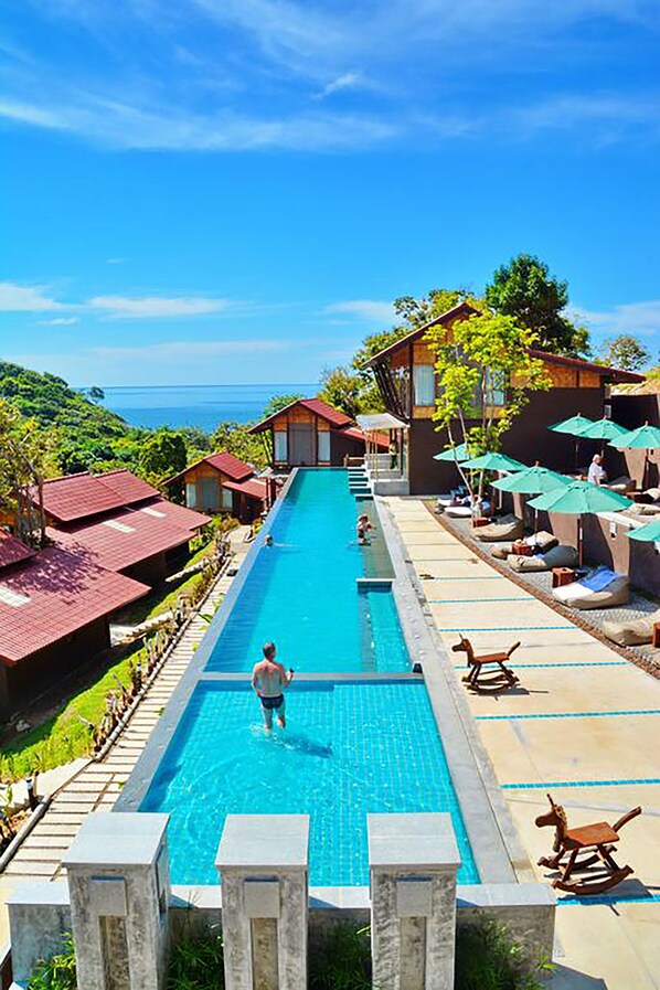 Outdoor pool - Alama Sea Village Resort (Ko Lanta)