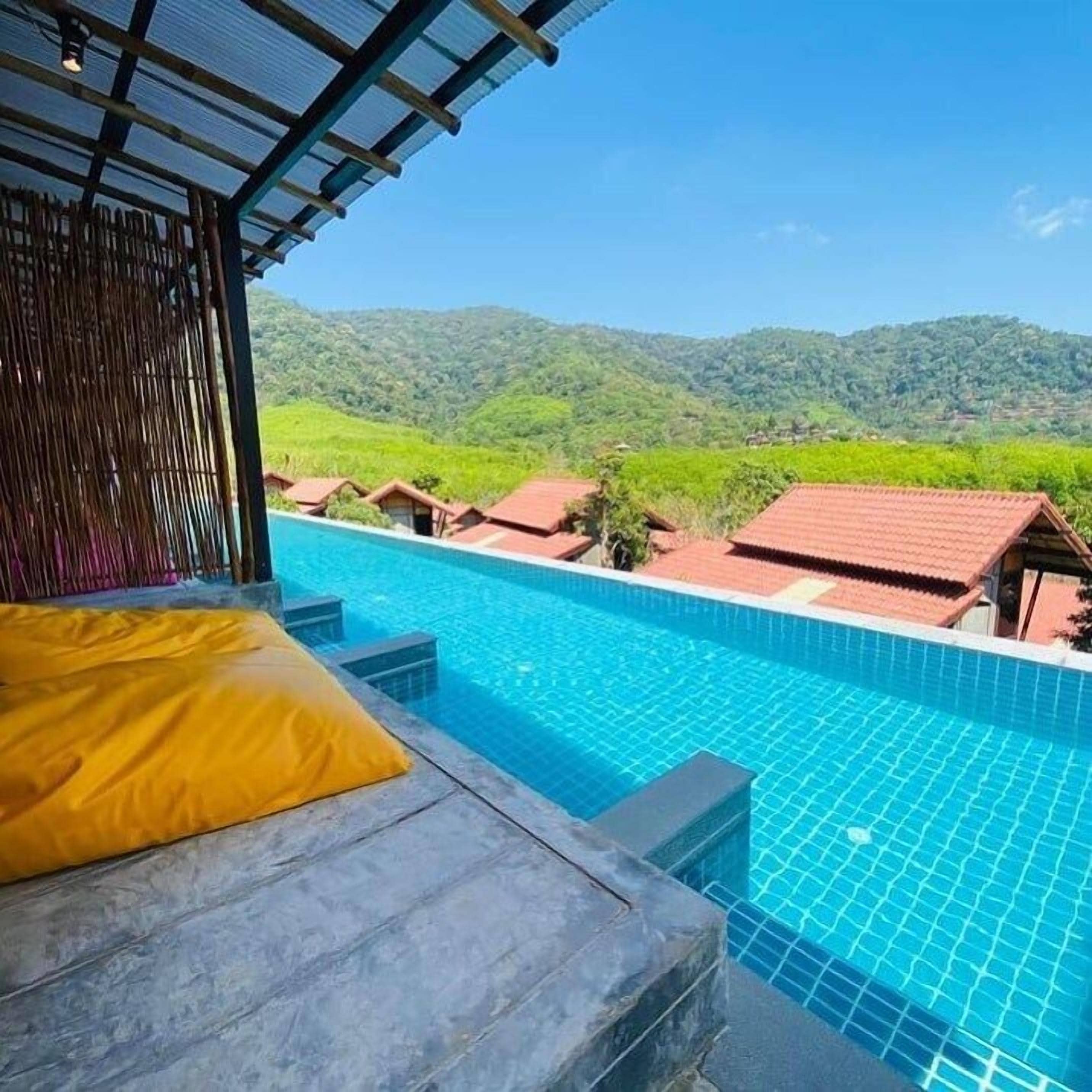 2 bed suite pool access | 1 bedroom, in-room safe, desk, soundproofing