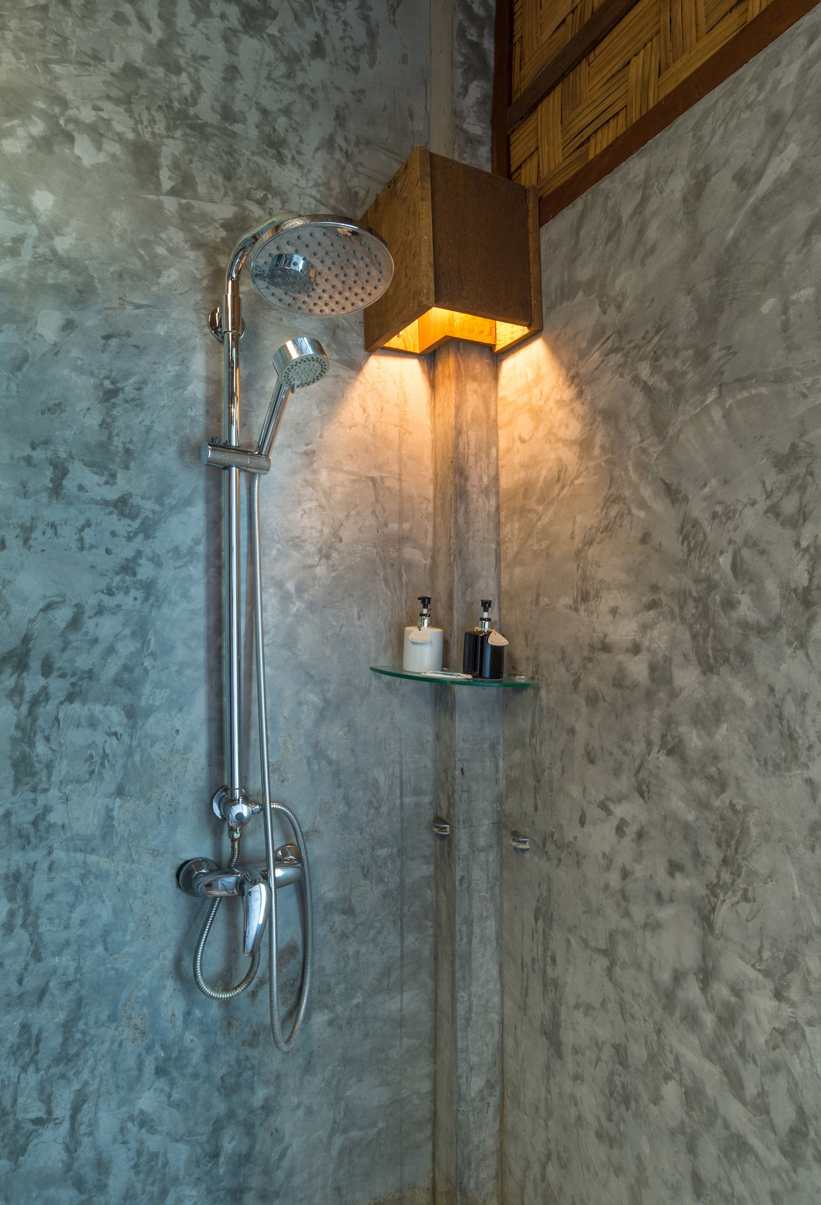 1 bed suite cottage | bathroom shower