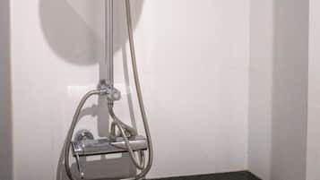 Alama Pool Villa | Bathroom shower