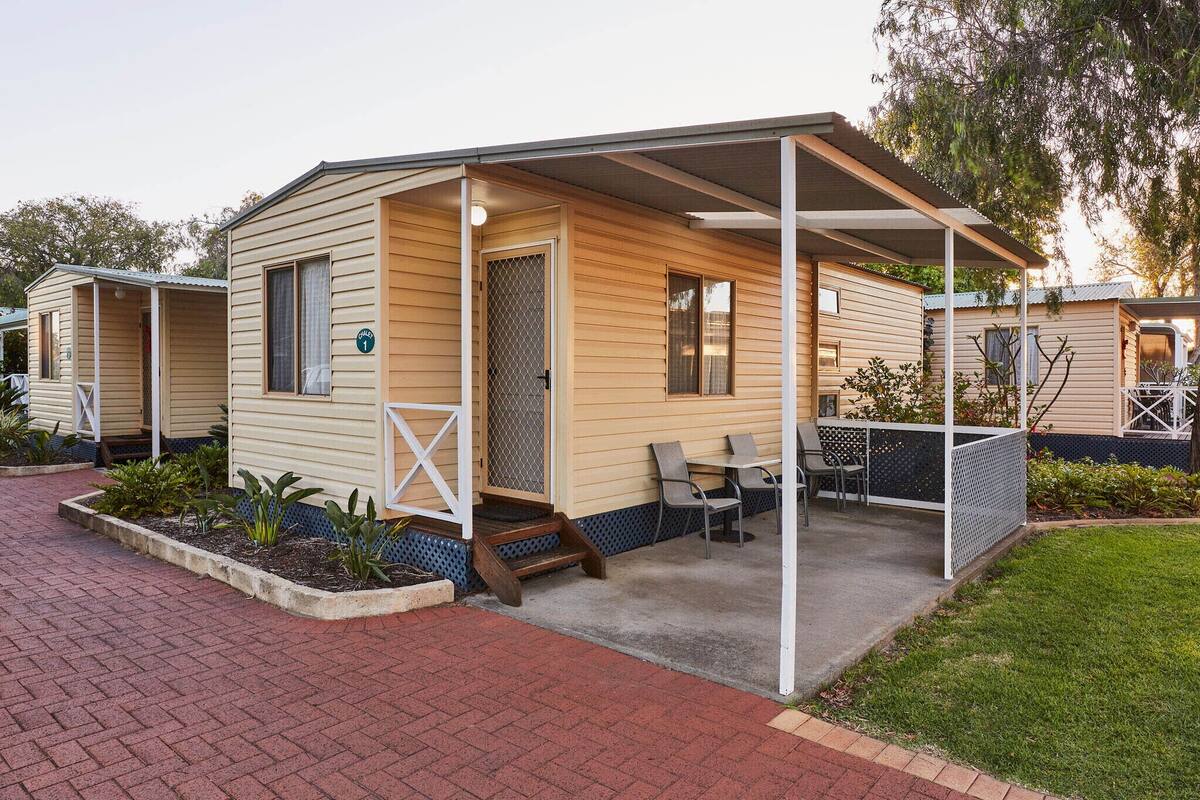 Standard 1 Bedroom Cabin - Sleeps 4 | 테라스/파티오