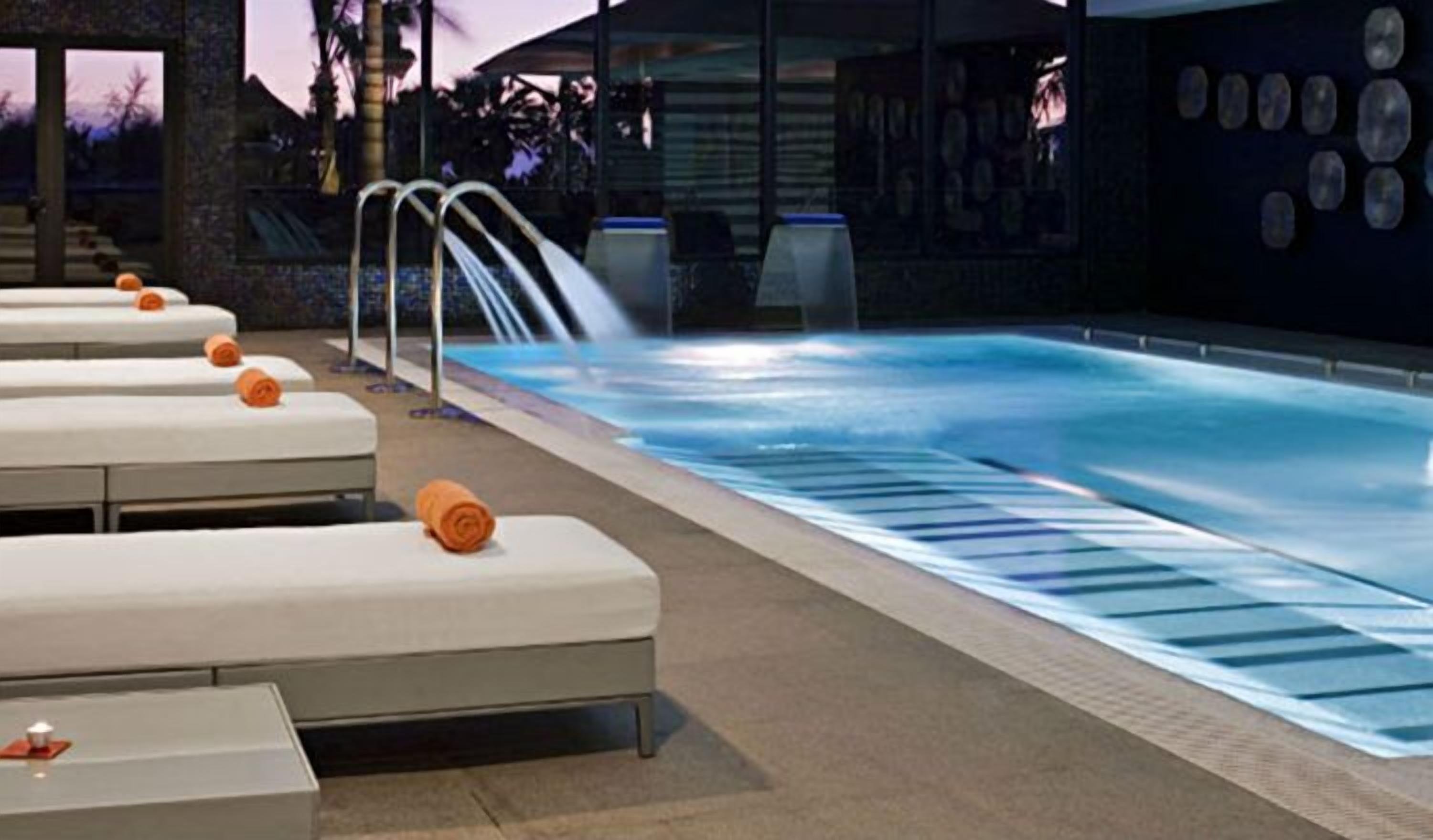 Sauna seca, banheira de hidromassagem, sauna a vapor