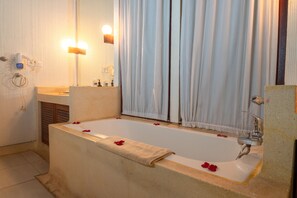 Villa, 1 Bedroom, Private Pool | Bathroom | Combined shower/tub, deep soaking tub, free toiletries, hair dryer - Villa Victoria Bali (Kerobokan)