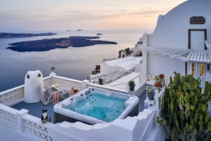 Superior Apartment | Split Level with Indoor & Outdoor Hot Tub and  Caldera View | Terrasse/Patio
