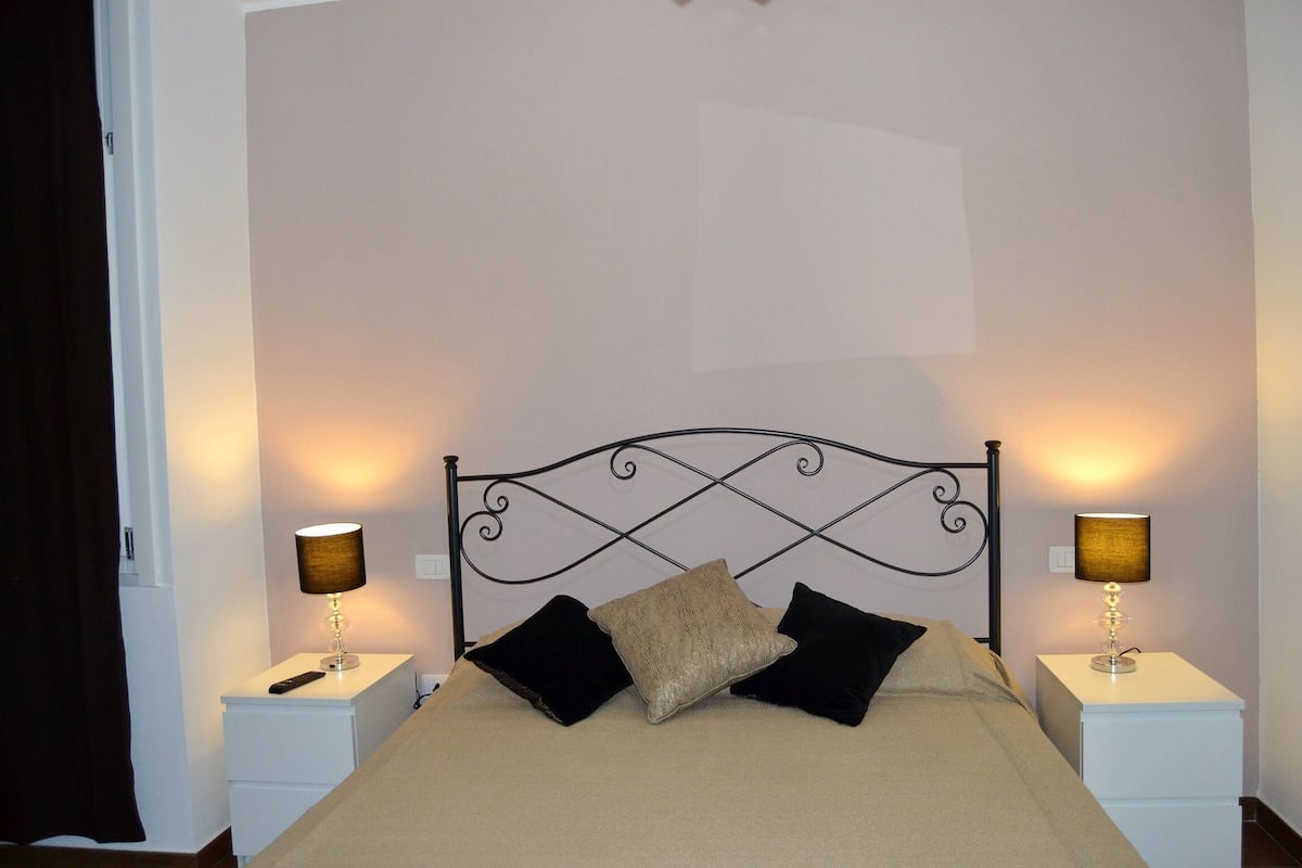 Classic Double Room | Premium bedding, minibar, in-room safe, desk