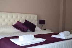 Superior Double Room | Premium bedding, minibar, in-room safe, desk - Zsuite (Cagliari)