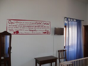 In-room safe, desk, soundproofing, free cots/infant beds - Art Hotel (Villetta Barrea)