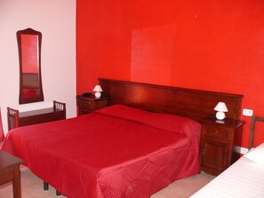 In-room safe, desk, soundproofing, free cribs/infant beds - Art Hotel (Villetta Barrea)