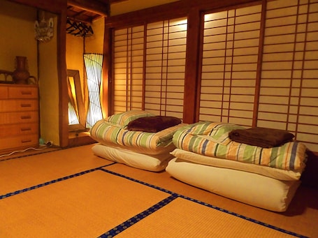Basic Twin Private Shared Bathroom | In-room safe, free WiFi
