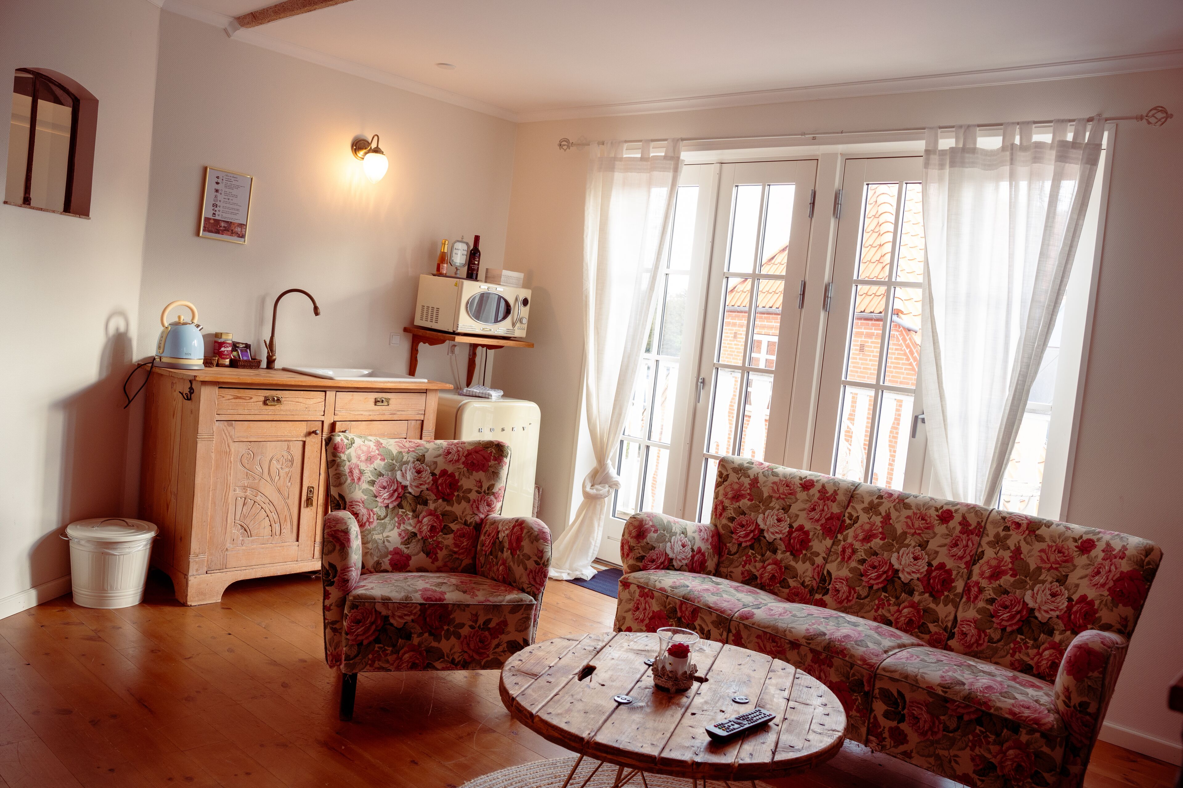 2 bedrooms, individually decorated, individually furnished