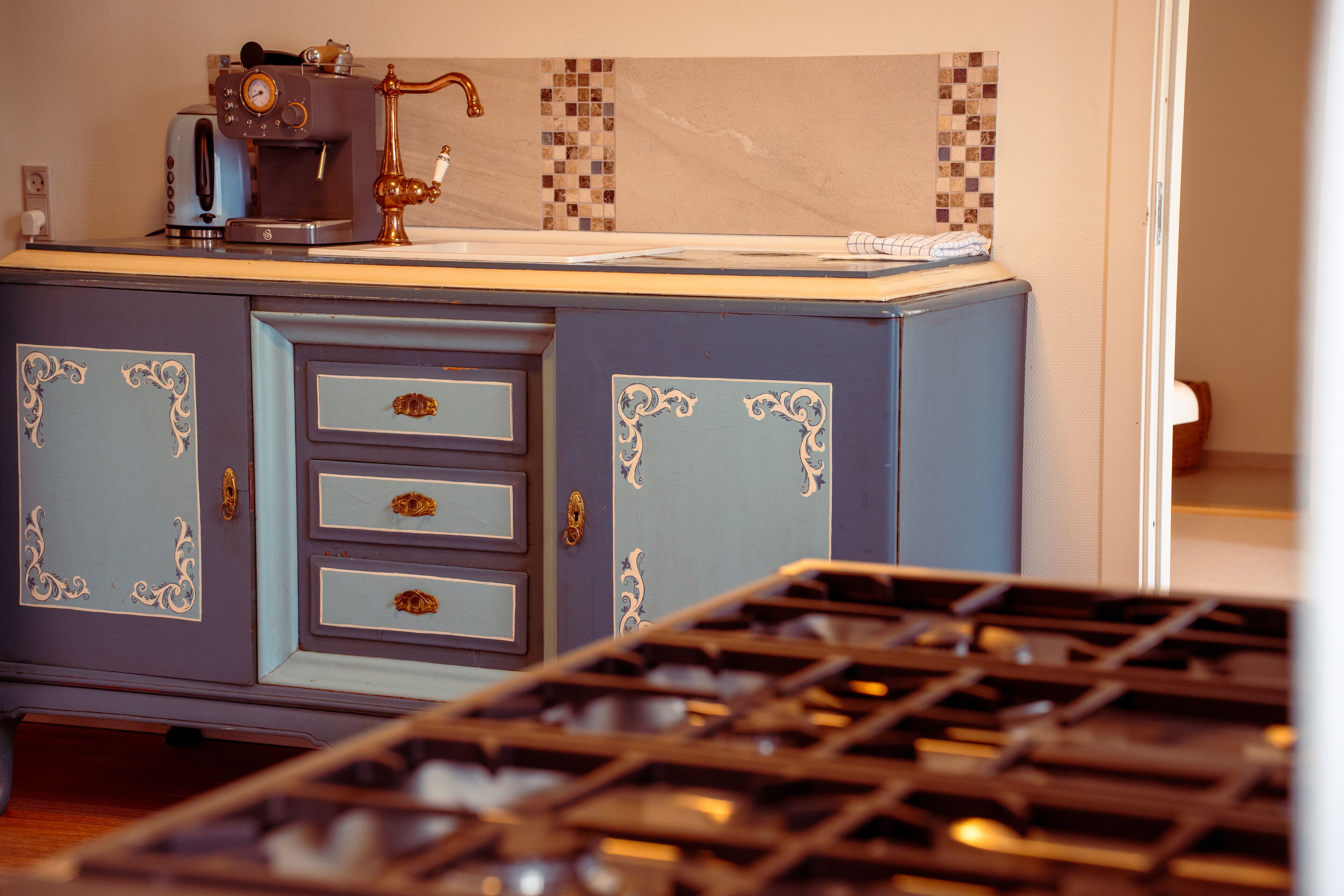 deluxe apartment, 4 bedrooms, balcony | private kitchen | fridge, coffee/tea maker, electric kettle