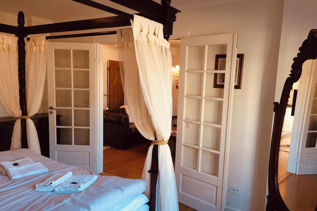 Deluxe-Apartment, 1 Schlafzimmer, Küche | 1 Schlafzimmer, individuell dekoriert, individuell eingerichtet