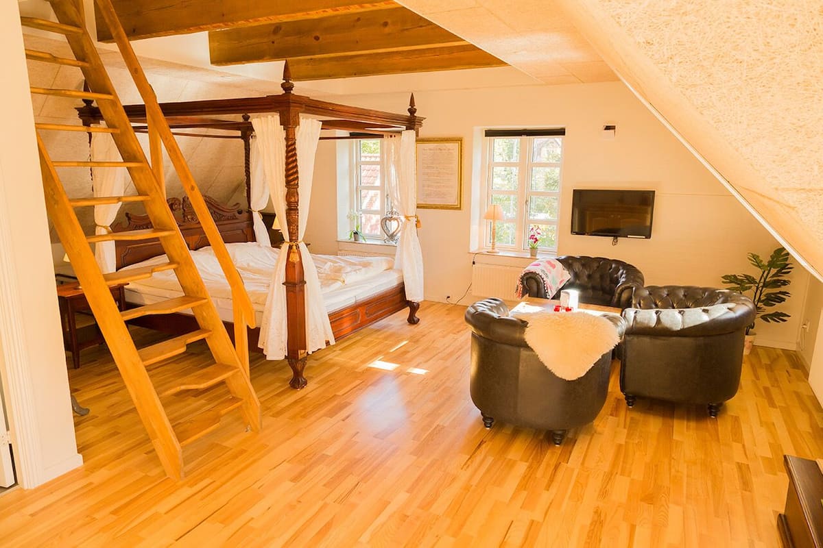 Deluxe-Dreibettzimmer, 1 Schlafzimmer, Kochnische | 1 Schlafzimmer, individuell dekoriert, individuell eingerichtet