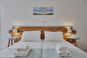 客房内保险箱、办公桌、隔音、熨斗/熨板