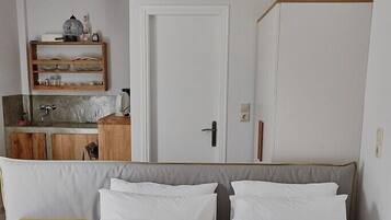 Caja de seguridad en la habitación y escritorio