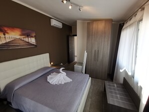Double Room | Desk, bed sheets - Samanà Bed (Porto Cesareo)