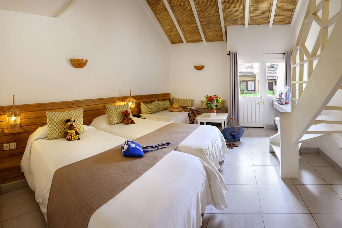 Familjeduplex - utsikt mot trÀdgÄrden - trÀdgÄrd | 1 sovrum och sÀngtillbehör av högsta kvalitet