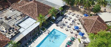 2 outdoor pools, pool umbrellas, pool loungers