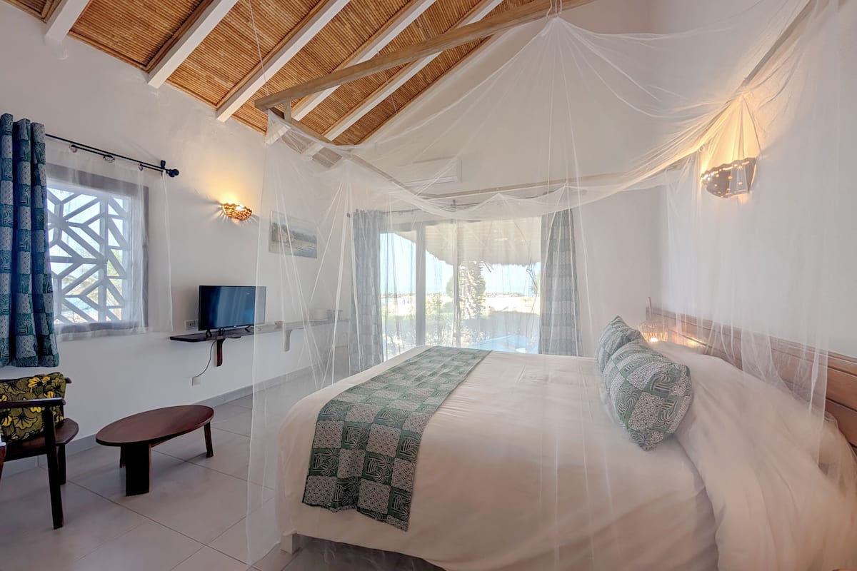 1 bedroom, premium bedding, in-room safe, desk