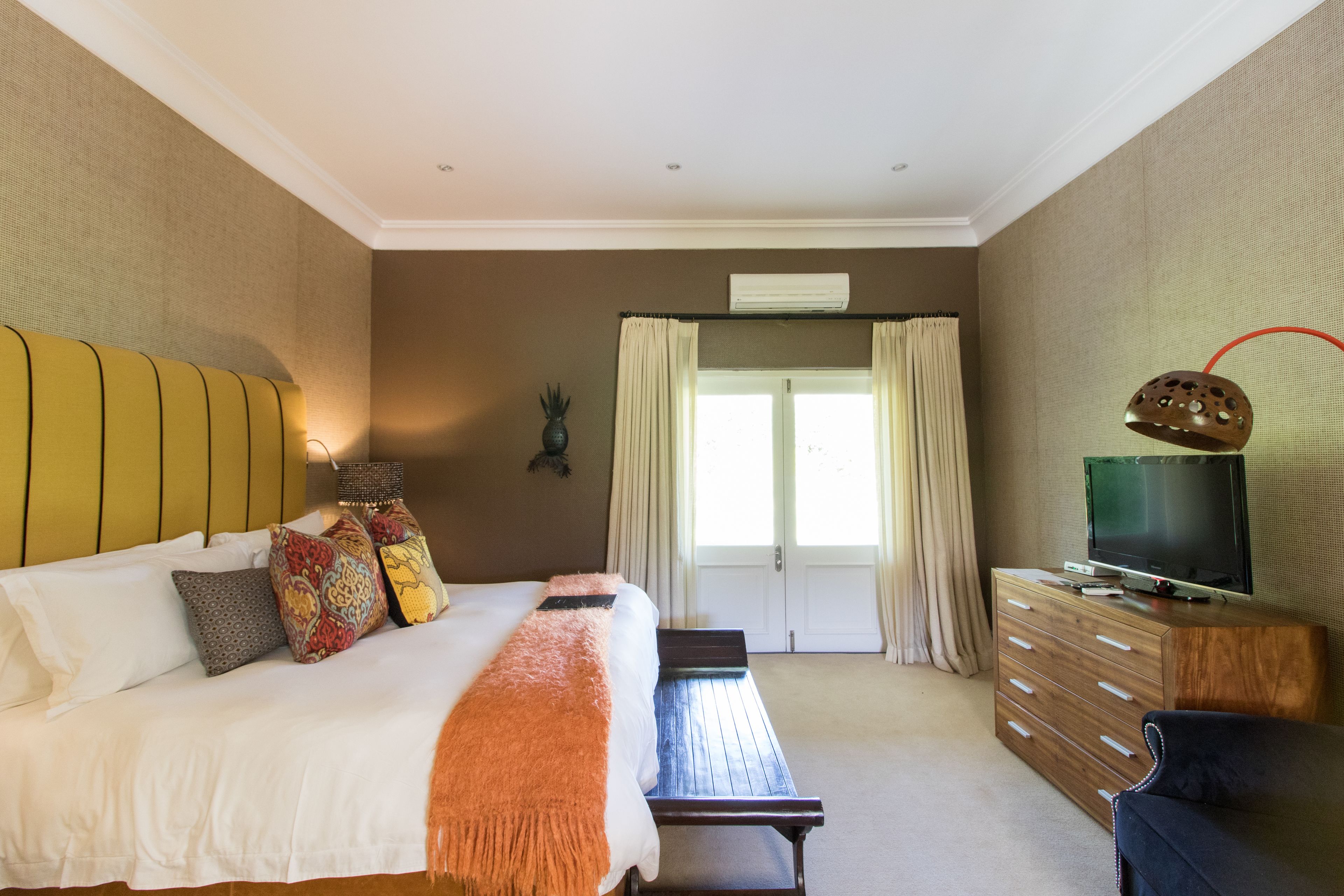 Minibar, in-room safe, individually decorated, individually furnished