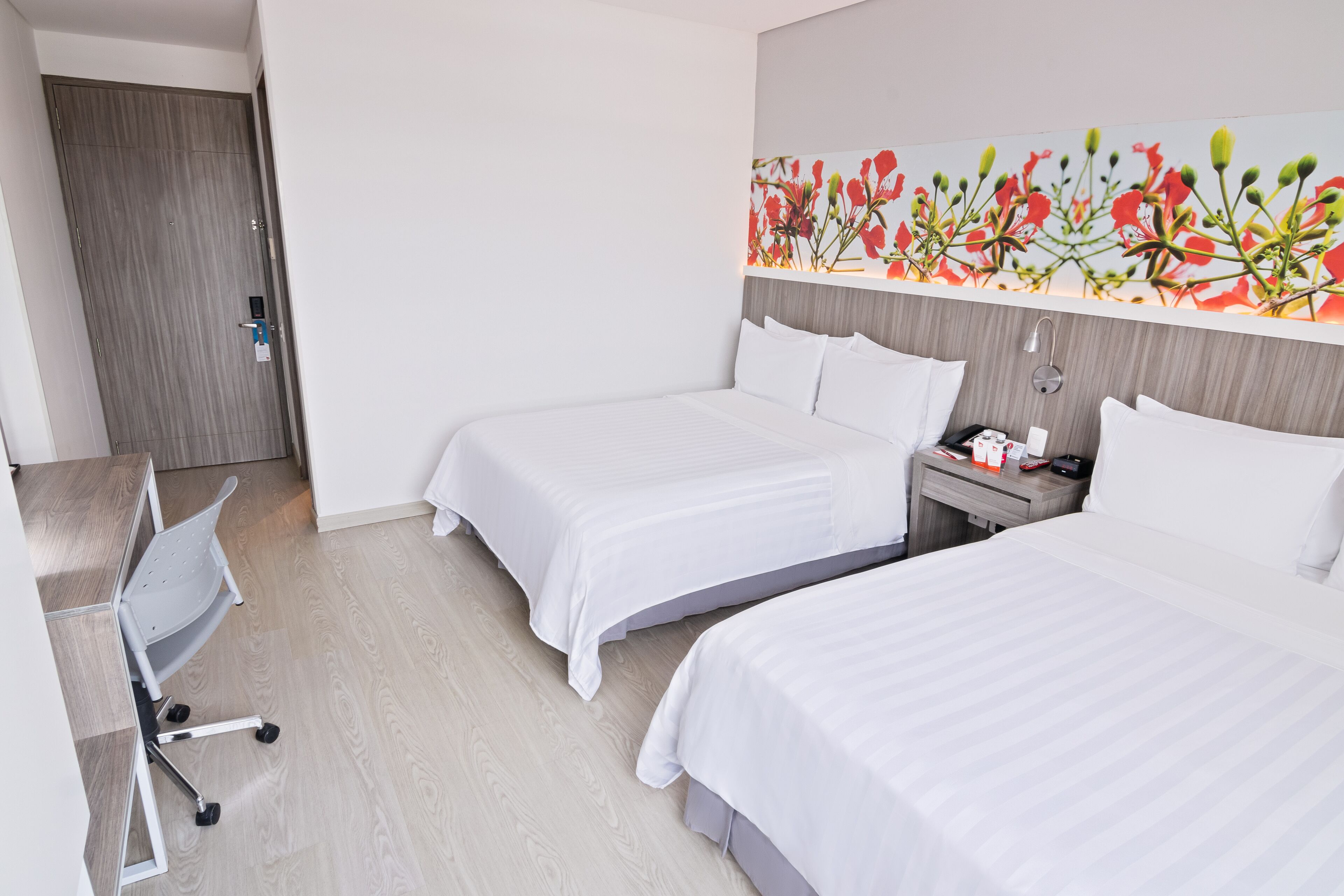 standard twin room | minibar, in-room safe, desk, laptop workspace