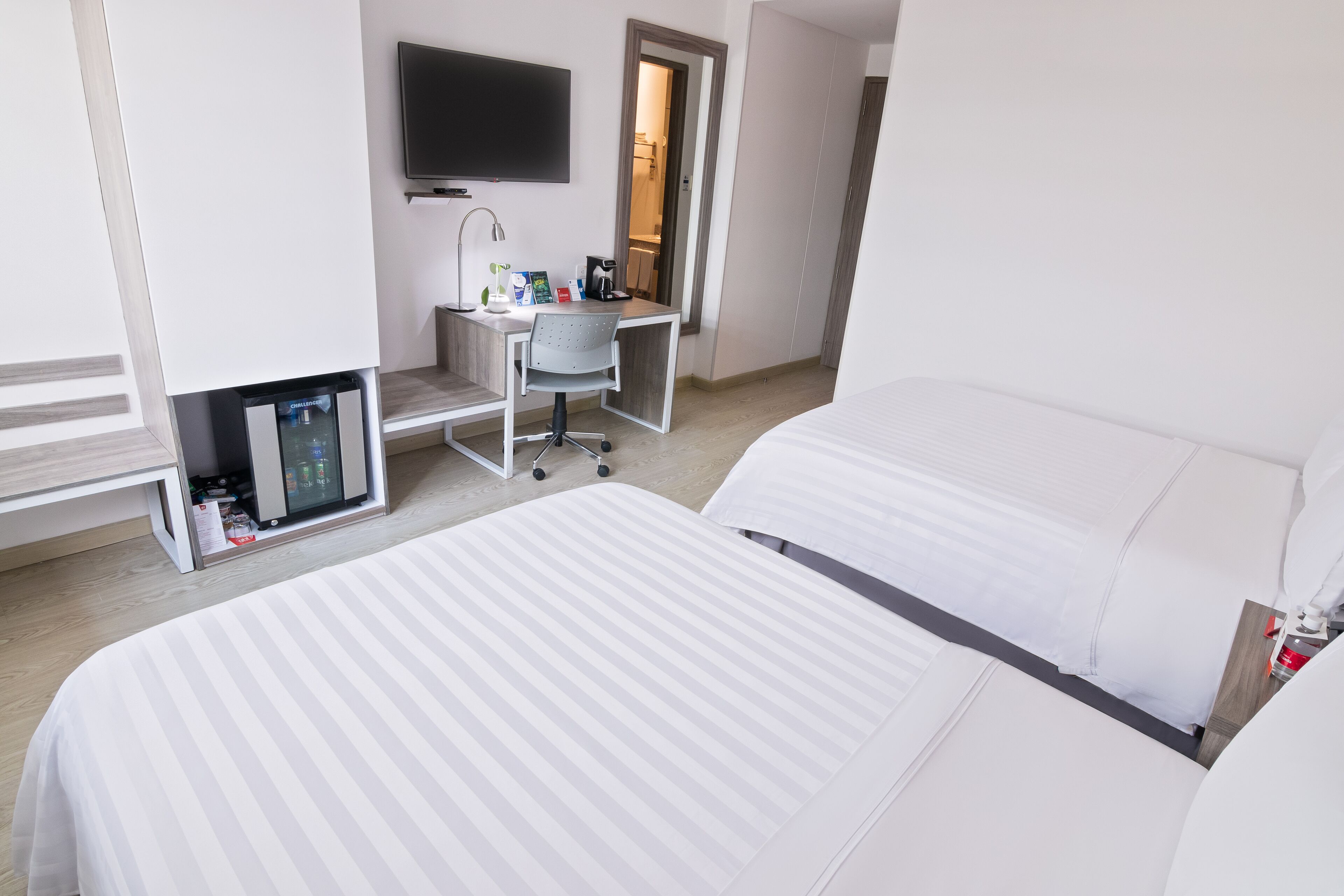 standard twin room | minibar, in-room safe, desk, laptop workspace