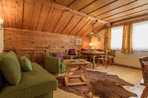 Apartment, 1 Bedroom, Mountain View (Elegant - Typ B Cleaning fee 75€) | Living area