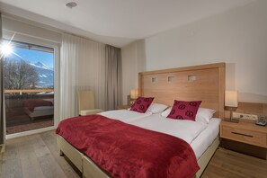 Tabla de planchar con plancha, cunas, wifi gratis y ropa de cama