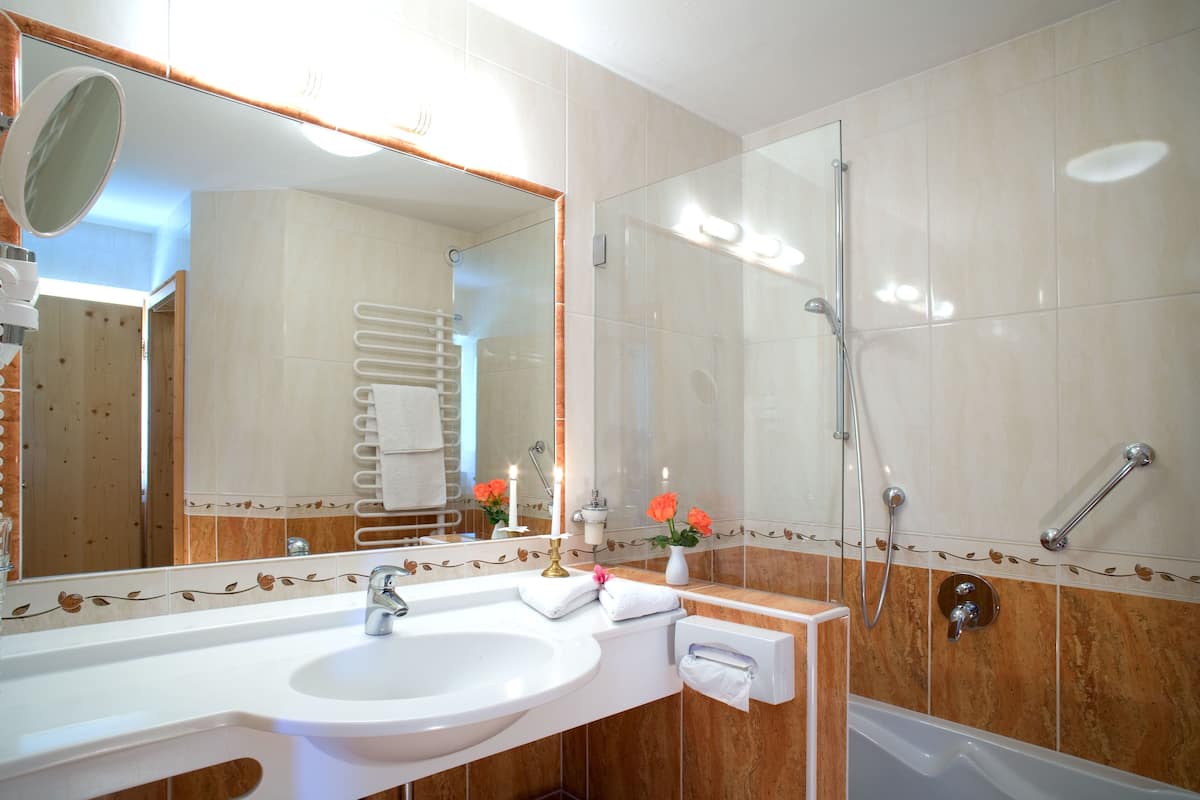 eco-friendly toiletries, hair dryer, towels