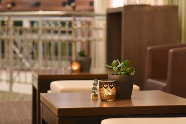 Lobby sitting area - Hotel Säntis (Munich)