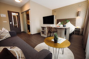 Business Double Room | Hypo-allergenic bedding, in-room safe, desk, soundproofing - Hotel Säntis (Munich)