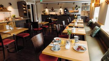 Free daily buffet breakfast