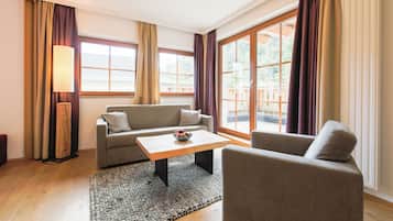 Comfort-sviitti, 2 makuuhuonetta, parveke (Zur Lebenslust) | Oleskelualue | LED-televisio